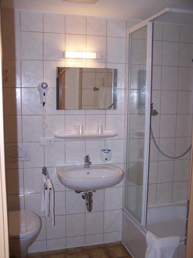 Hotel Vitis Эрдинг Экстерьер фото
